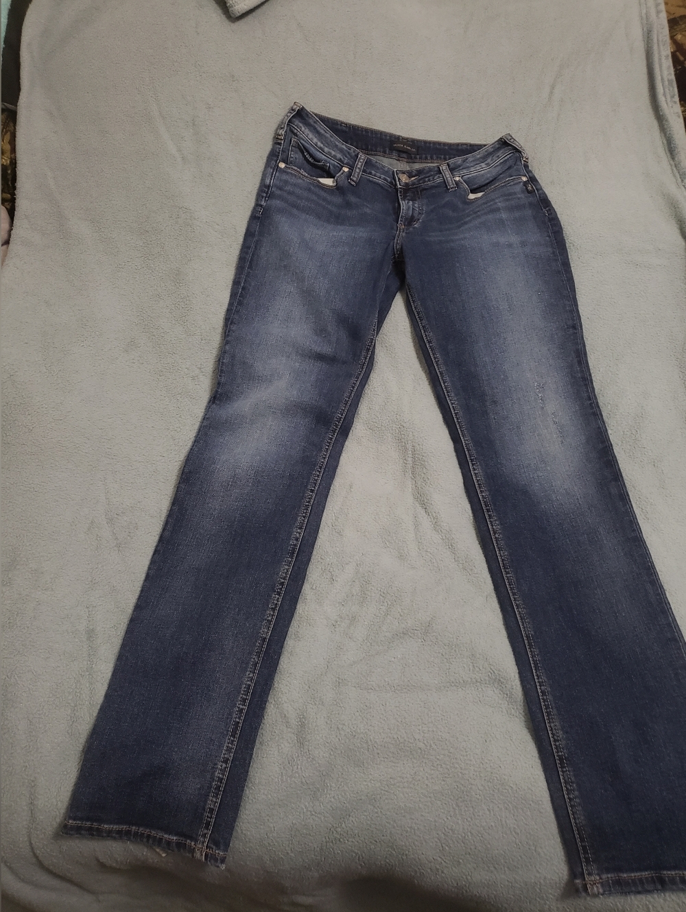 Silver Jeans Women’s Straight Leg Denim in Medium Blue Wash